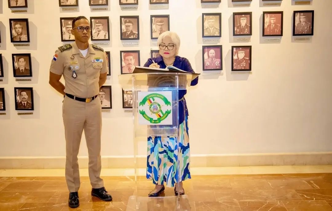 Academia Militar “Batalla de Las Carreras” recibe a Mu-Kien Adriana Sang Ben en encuentro institucional