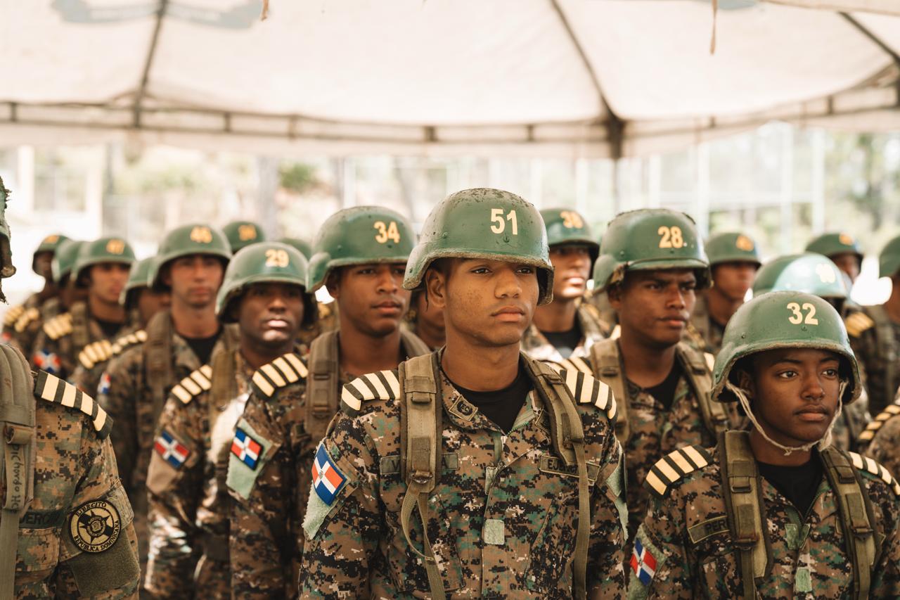 Cadetes de cuarto año participan en la 96.ª promoción del curso de Cazadores