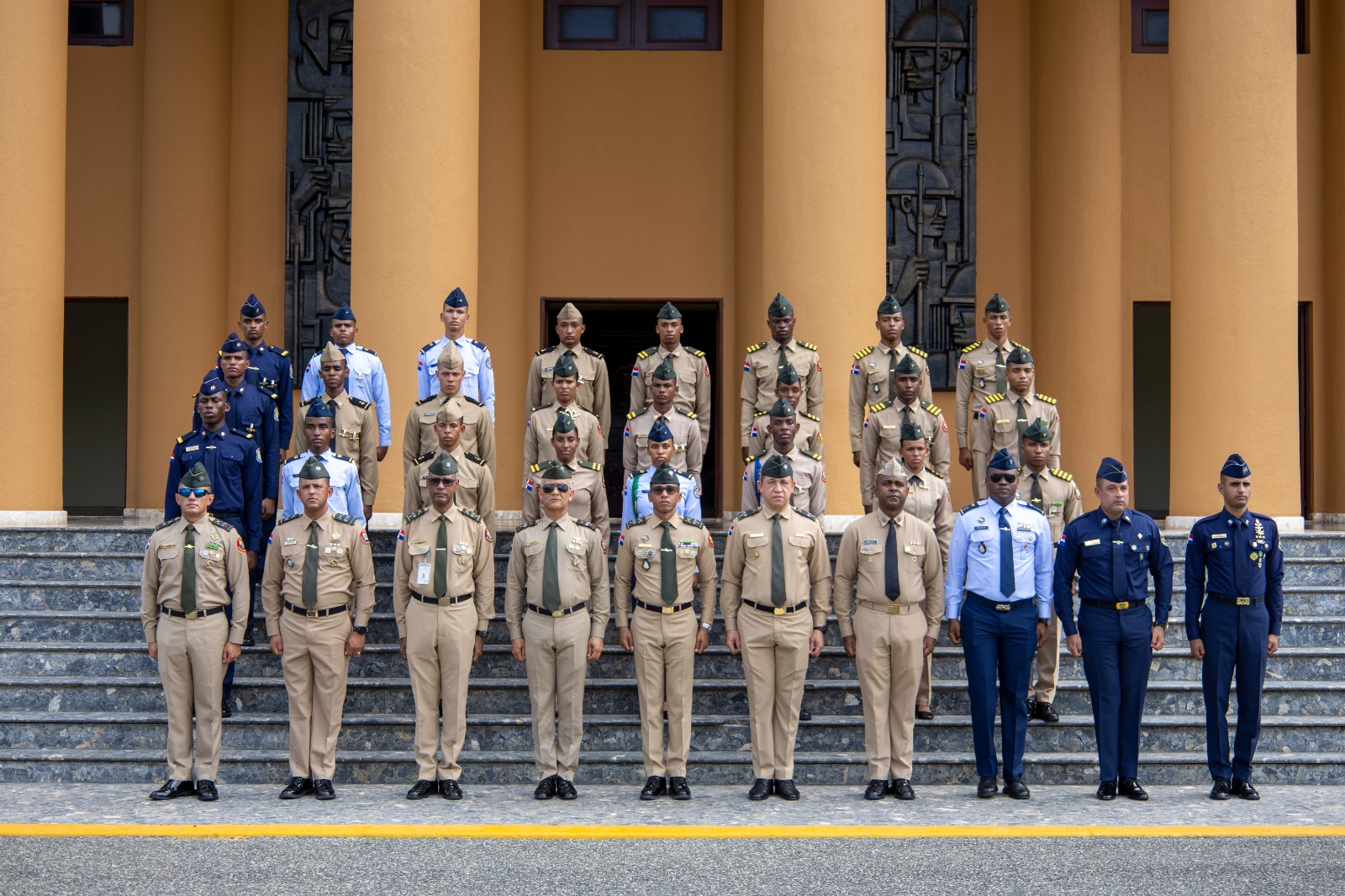 La Academia Militar “Batalla de Las Carreras”, ERD., como facultad de grado de la UNADE, reconoció mediante una solemne ceremonia de imposición de insignias a los Cadetes Meritorios que, gracias a su esfuerzo, dedicación y disciplina, alcanzaron las más a