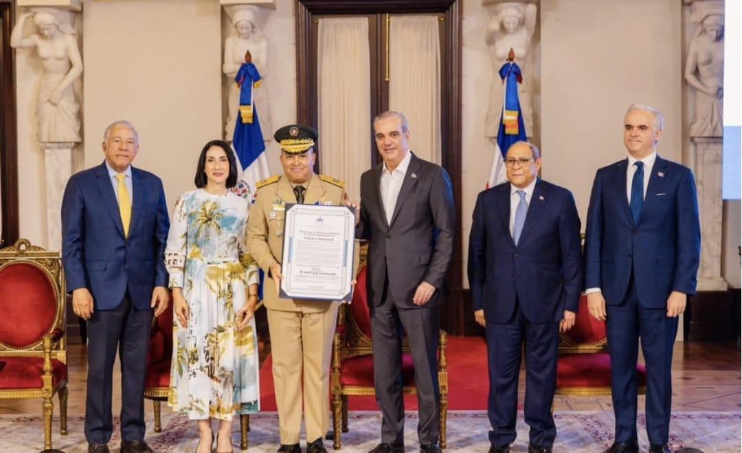 La Academia Militar "Batalla de Las Carreras", ERD., Facultad de Ciencias Militares de la Universidad Nacional para la Defensa (UNADE), extiende sus más sinceras felicitaciones al General de Brigada, doctor Ambiorix de Jesús Cepeda Hernández, ERD., por ha